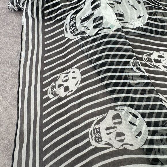 Alexander McQueen Classic NWT Black and White Skull Silk Scarf - Picture 6 of 8